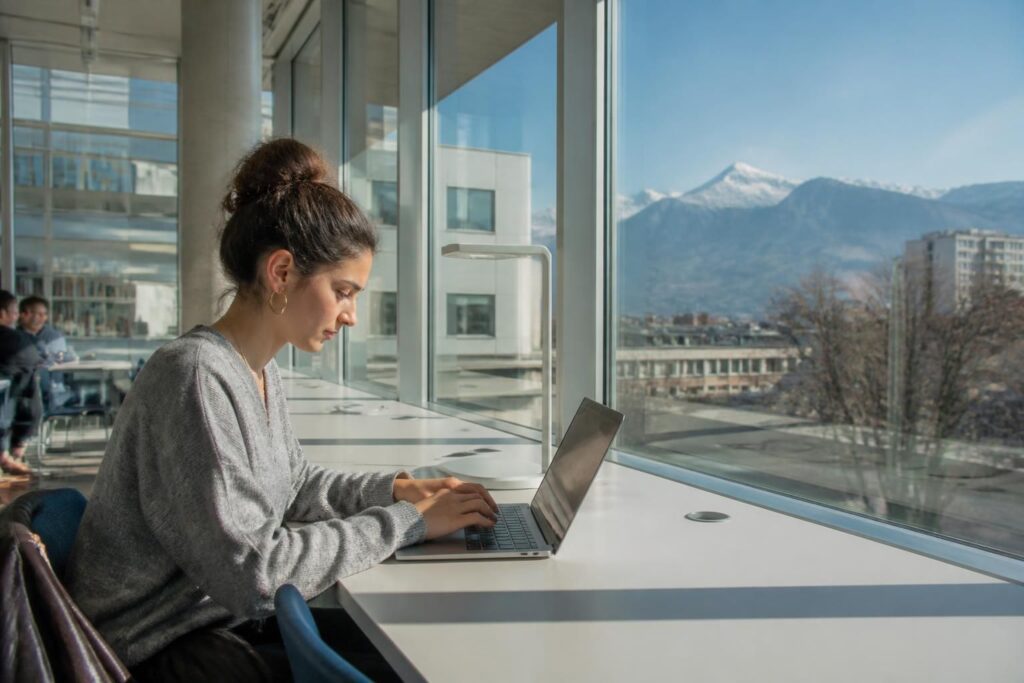 accédez facilement à votre messagerie étudiante avec webmail grenoble. profitez d'une connexion sécurisée et sans difficulté pour gérer vos e-mails universitaires.
